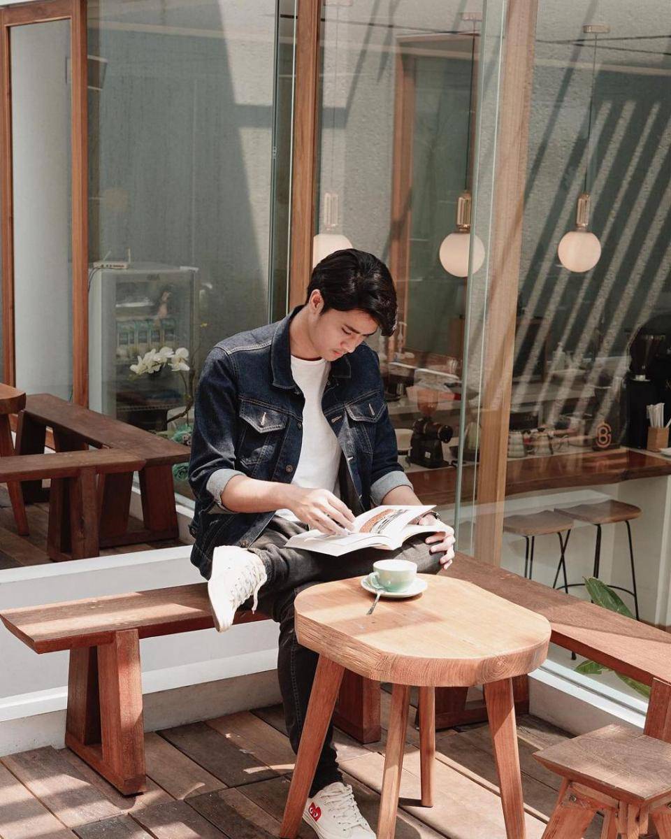 outfit cowok mamba ala Yesaya Abraham (instagram.com/yesayaabrhm)