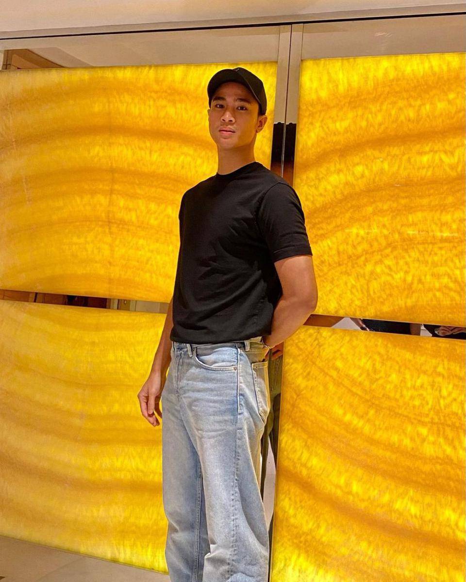 outfit cowok mamba ala Yesaya Abraham (instagram.com/yesayaabrhm)