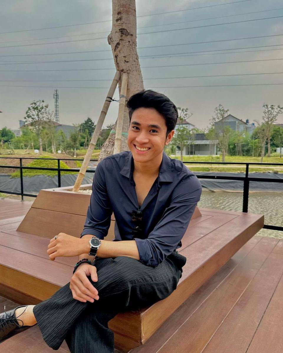 outfit cowok mamba ala Yesaya Abraham (instagram.com/yesayaabrhm)