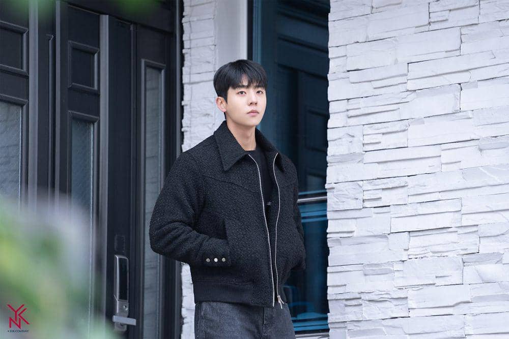 potret outfit Chae Jong Hyeop di drakor Serendipity's Embrace (naver.com/YNK엔터테인먼트 )