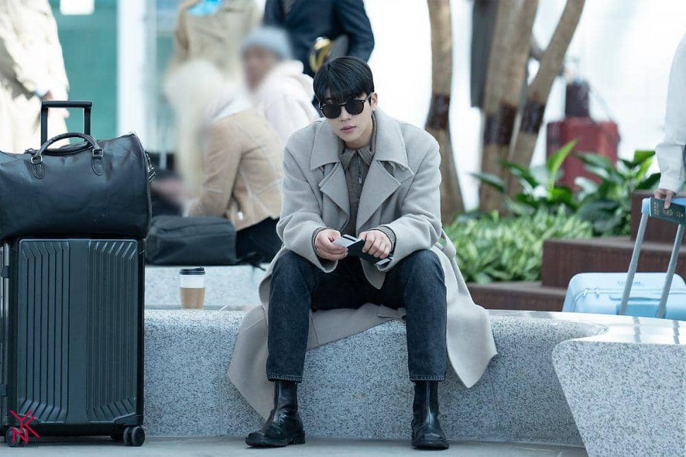 potret outfit Chae Jong Hyeop di drakor Serendipity's Embrace (naver.com/YNK엔터테인먼트 )