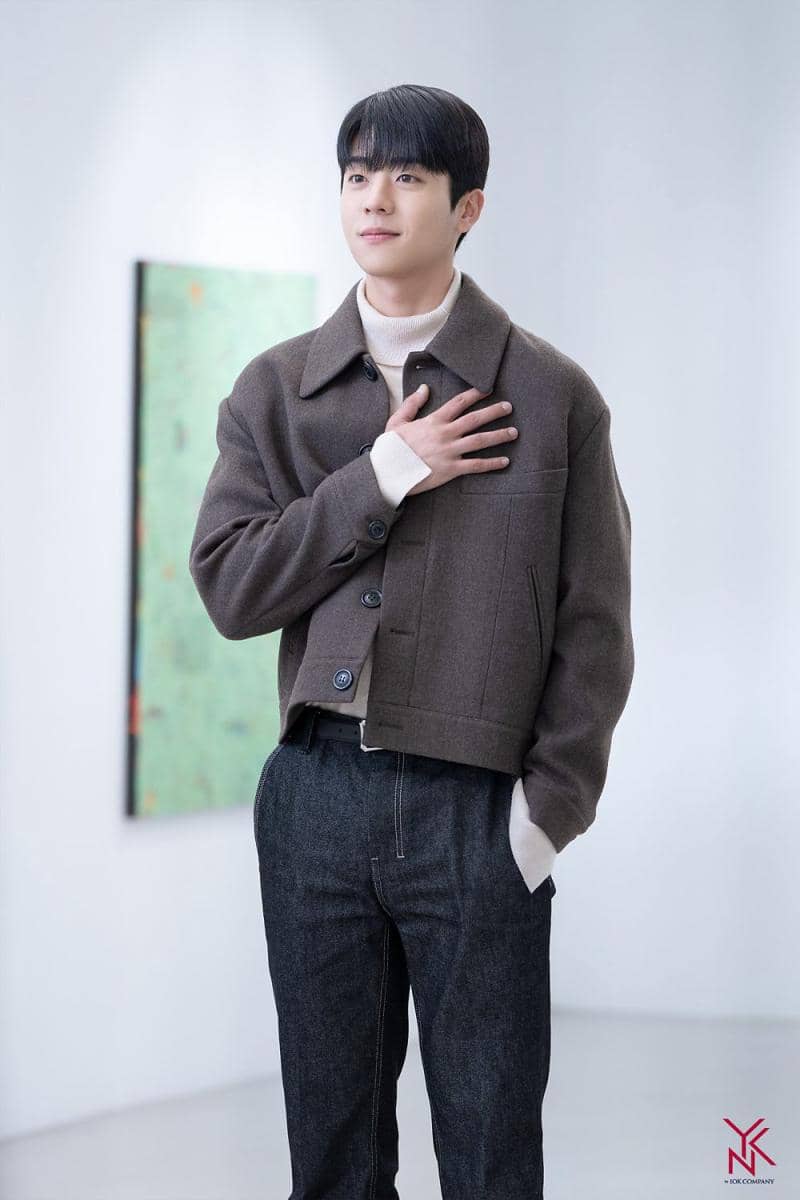 potret outfit Chae Jong Hyeop di drakor Serendipity's Embrace (naver.com/YNK엔터테인먼트 )