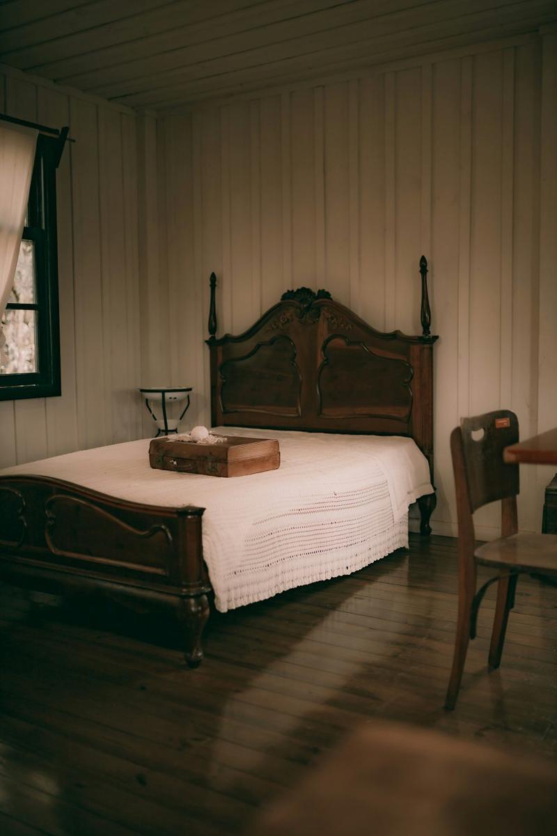 inspirasi kamar tidur (unsplash.com/@alexandermassph)