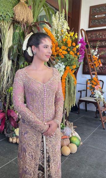 siraman Nadine putri Susi Pudjiastuti (Instagram.com/nadiepascale)