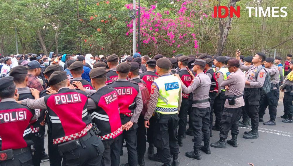Polisi Memutar Azan di Tengah Unjuk Rasa Muktamar PKB Bali