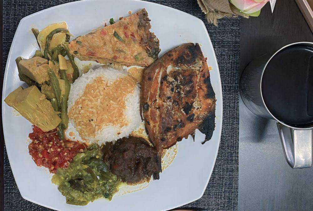 potret hidangan nasi Padang di Bopet Mini (instagram.com/bopetmini_)