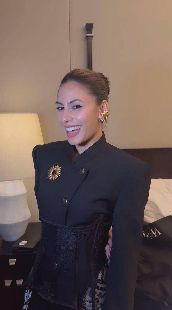 potret artis pakai baju adat di ultah partai (instagram.com/valerieethomas)