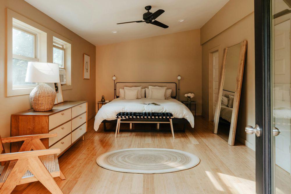 inspirasi kamar tidur (unsplash.com/@claybanks)