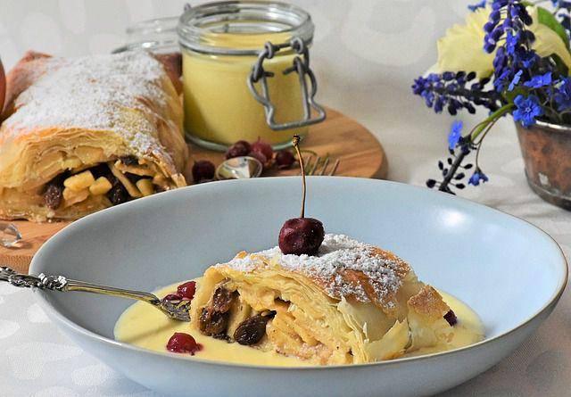 Apfelstrudel (pixabay.com/RitaE)