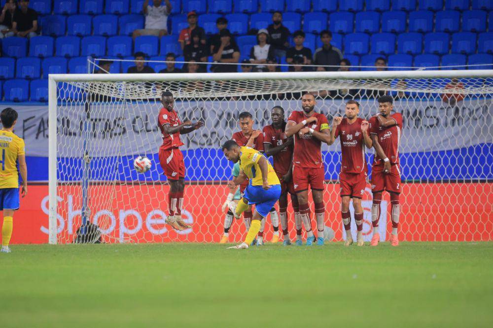Salah satu momen pertandingan matchday pertama Grup A ASEAN Club Championship 2024/25 antara PSM Makassar versus BG Pathum United yang berlangsung di Stadion Batakan Balikpapan pada Rabu 21 Agustus 2024. (Dok. ASEAN Club Championship)