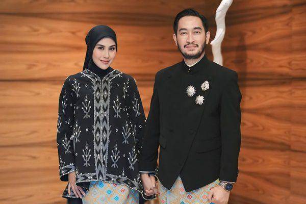 potret artis pakai baju adat di ultah partai (instagram.com/syahnazs)