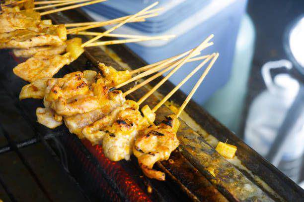 Ilustrasi sate asin. istockphoto.com/rawintanpin
