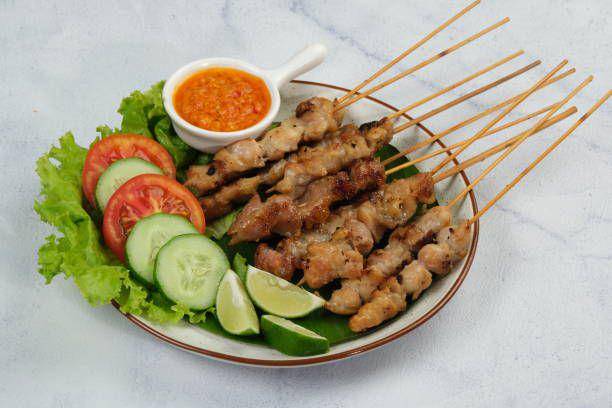 Ilustrasi sate asin. istockphoto.com/Edygunn86