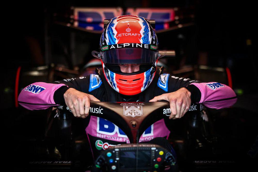 Jack Doohan saat masuk ke mobil A524 sebelum FP1 GP Inggris 2024. (jackdoohan.com)
