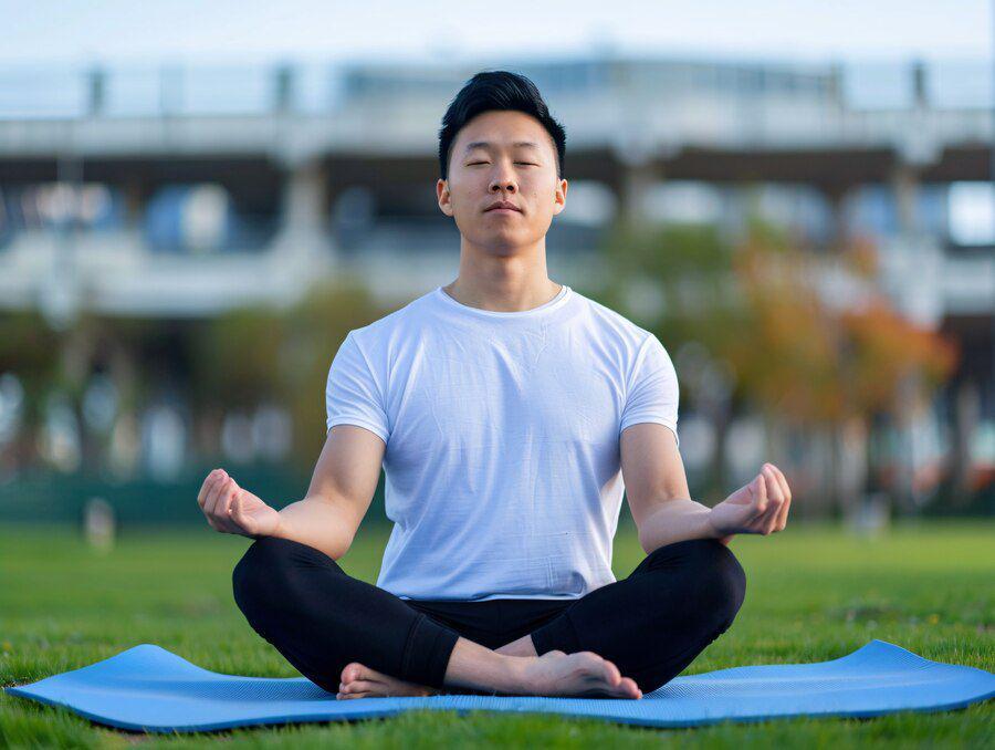 Ilustrasi mindfulness yoga. (freepik.com)