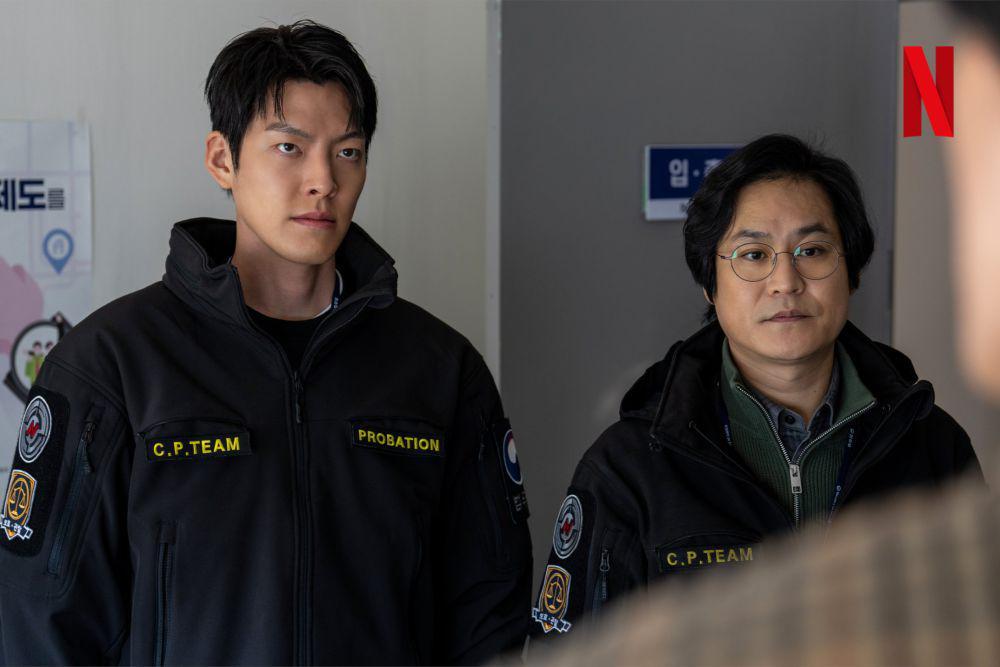 cuplikan film Officer Black Belt (dok. Netflix/Officer Black Belt)