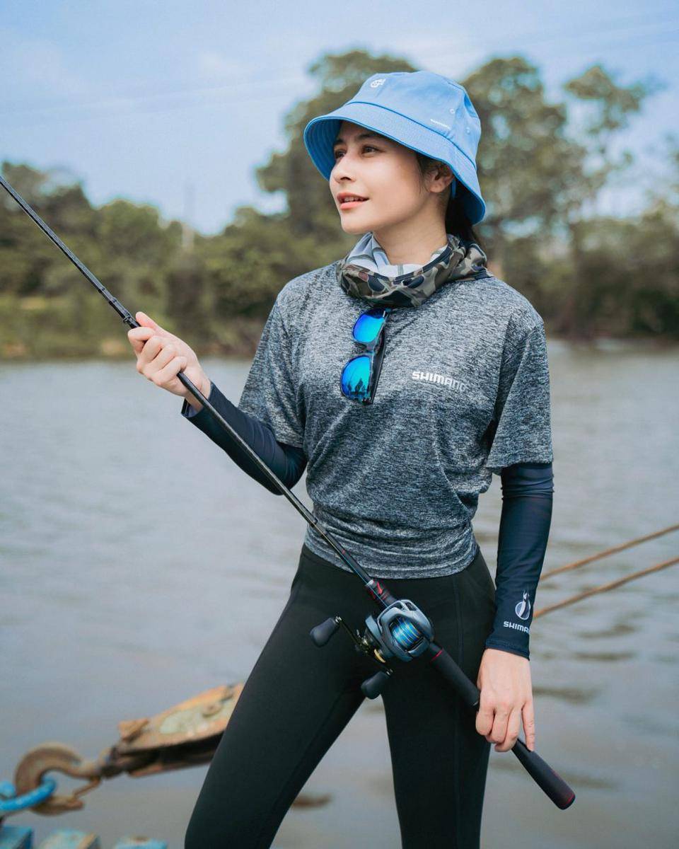 potret Prilly Latuconsina saat mancing ikan (instagram.com/prillylatuconsina96)