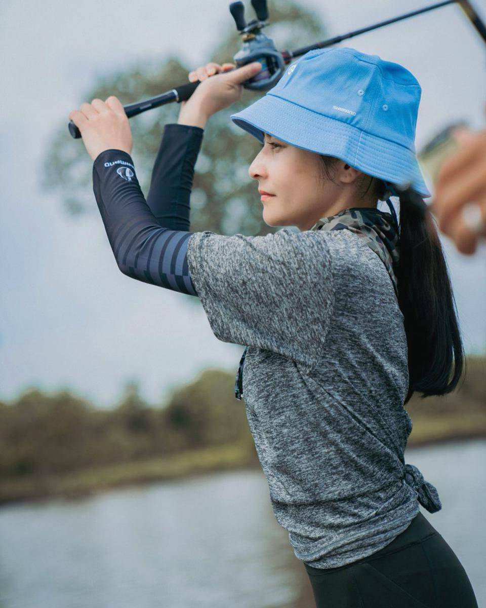 potret Prilly Latuconsina saat mancing ikan (instagram.com/prillylatuconsina96)