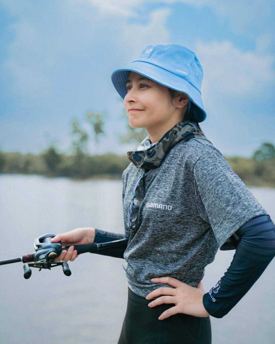 potret Prilly Latuconsina saat mancing ikan (instagram.com/prillylatuconsina96)