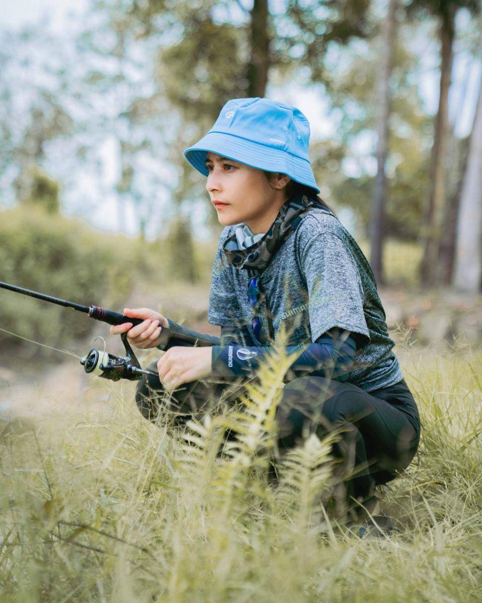 potret Prilly Latuconsina saat mancing ikan (instagram.com/prillylatuconsina96)