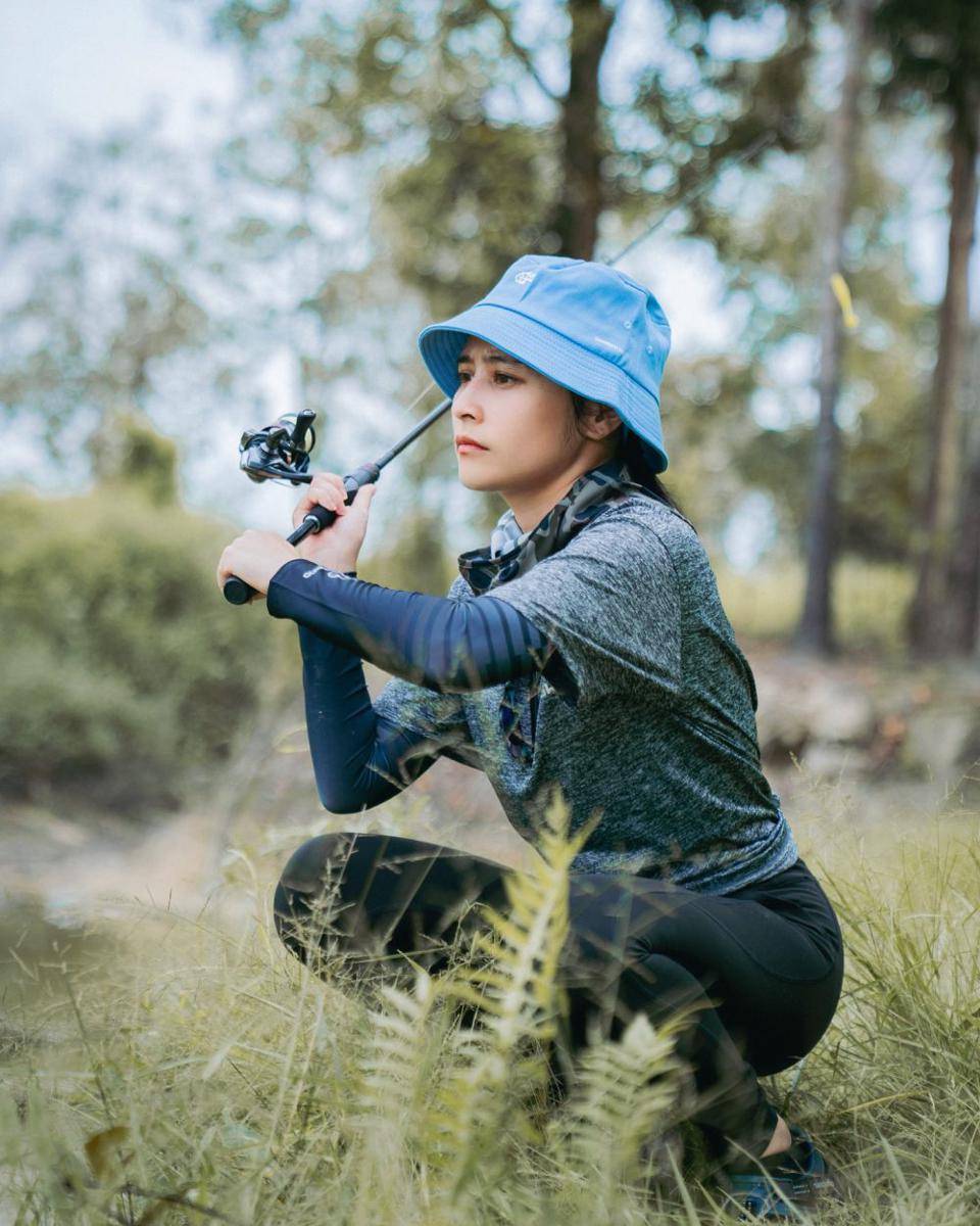 potret Prilly Latuconsina saat mancing ikan (instagram.com/prillylatuconsina96)