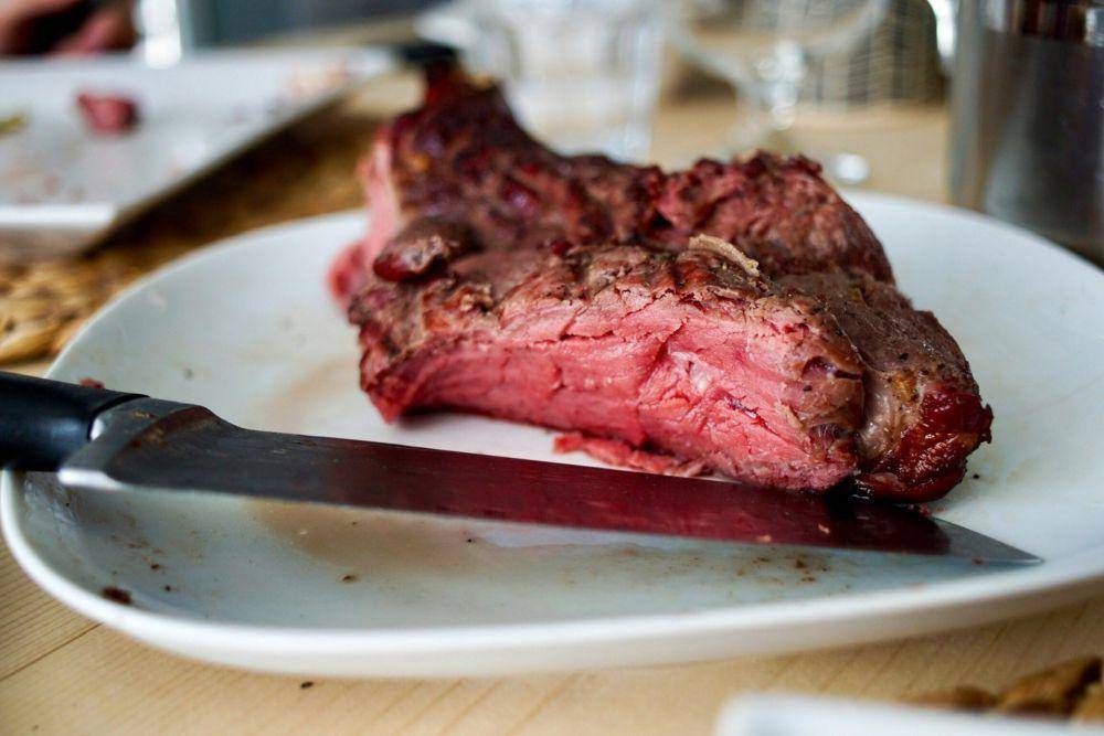 Daging merah (unsplash.com/Sven Brandsma)