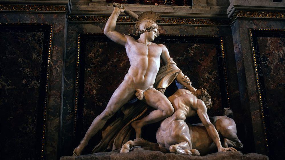 ilustrasi Theseus membunuh Minotaur (history.howstuffworks.com)