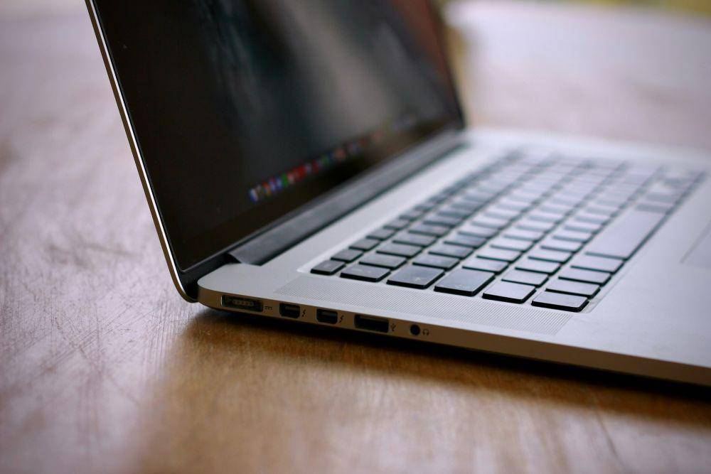 ilustrasi laptop (unsplash.com/Tobias Lystad)