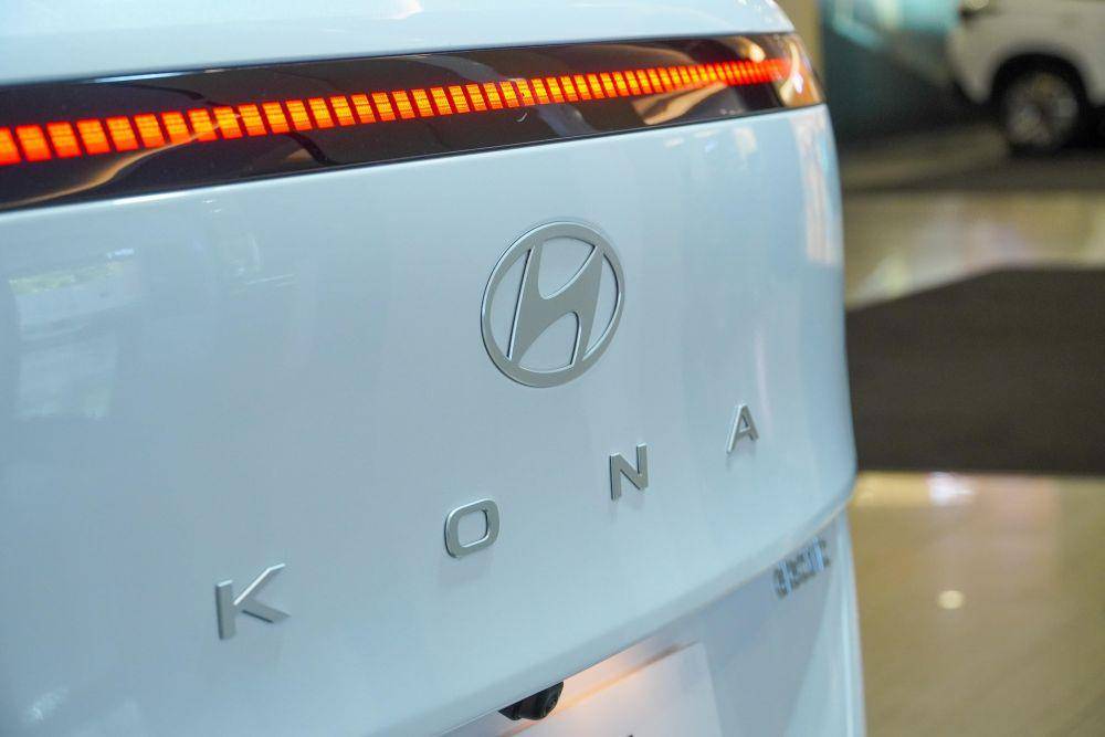 PT Hyundai Motors Indonesia mengenalkan mobil listrik All New Kona Electric di Mal Paragon Solo, 24-25 Agustus 2024. (dok. Hyundai)
