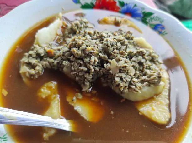 Ilustrasi lontong kupang. istockphoto.com/IndahWahyuningAprilia