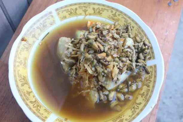 Ilustrasi lontong kupang. istockphoto.com/RadiantiUmasangaji