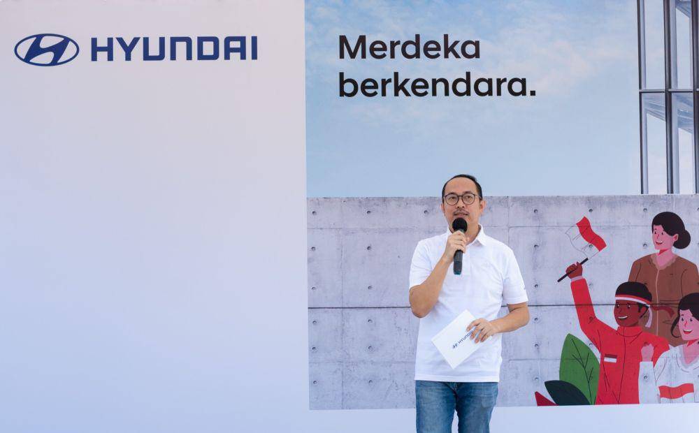 Arie Hermawan, Head of Marketing Department Hyundai Motors Indonesia, memaparkan seputar peluncuran all-new KONA Electric di Makassar. (Dok. Istimewa)