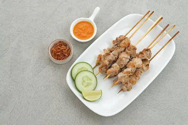Ilustrasi sate asin. istockphoto.com/Tyasindayanti