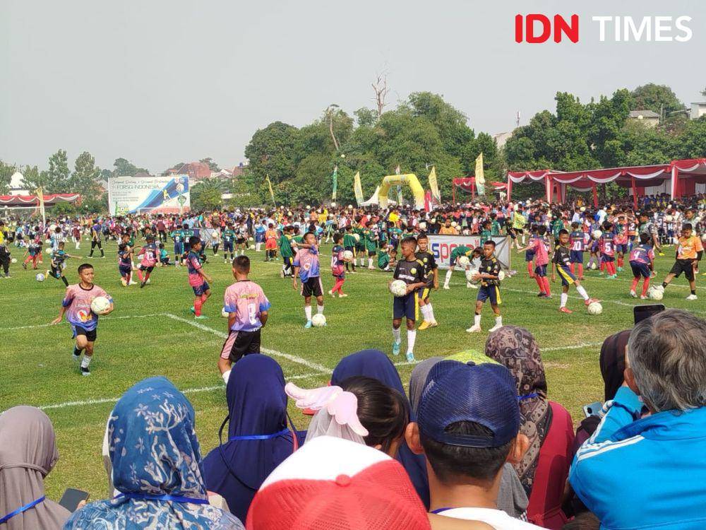 Rekor MURI jugling di FORSGI Piala Menpora 2024. (IDN Times/Sandy Firdaus)