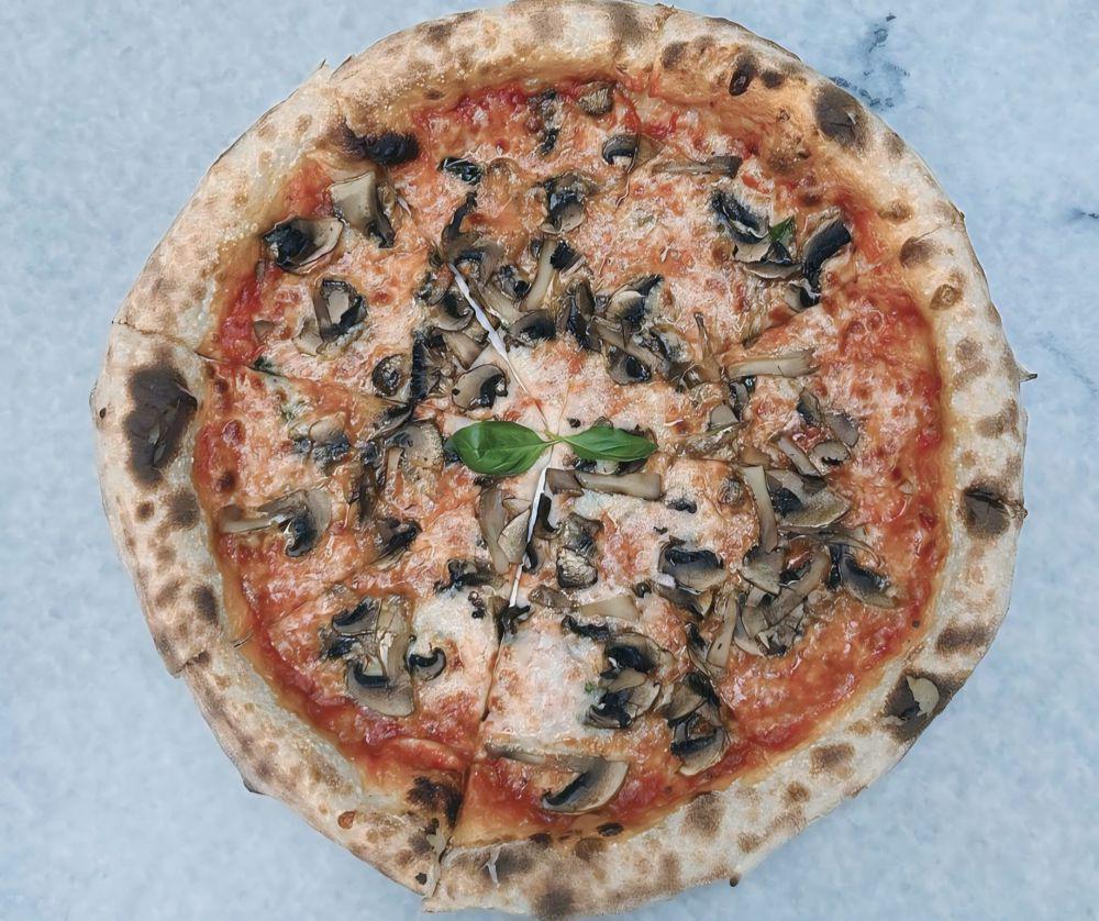 potret hidangan pizza di Pizza Krust (instagram.com/krust.id)