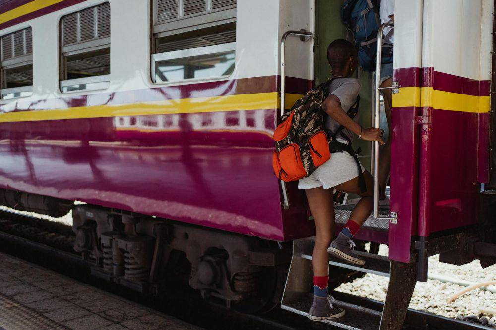 Ilustrasi naik kereta api (pexels.com/Ketut Subiyanto)