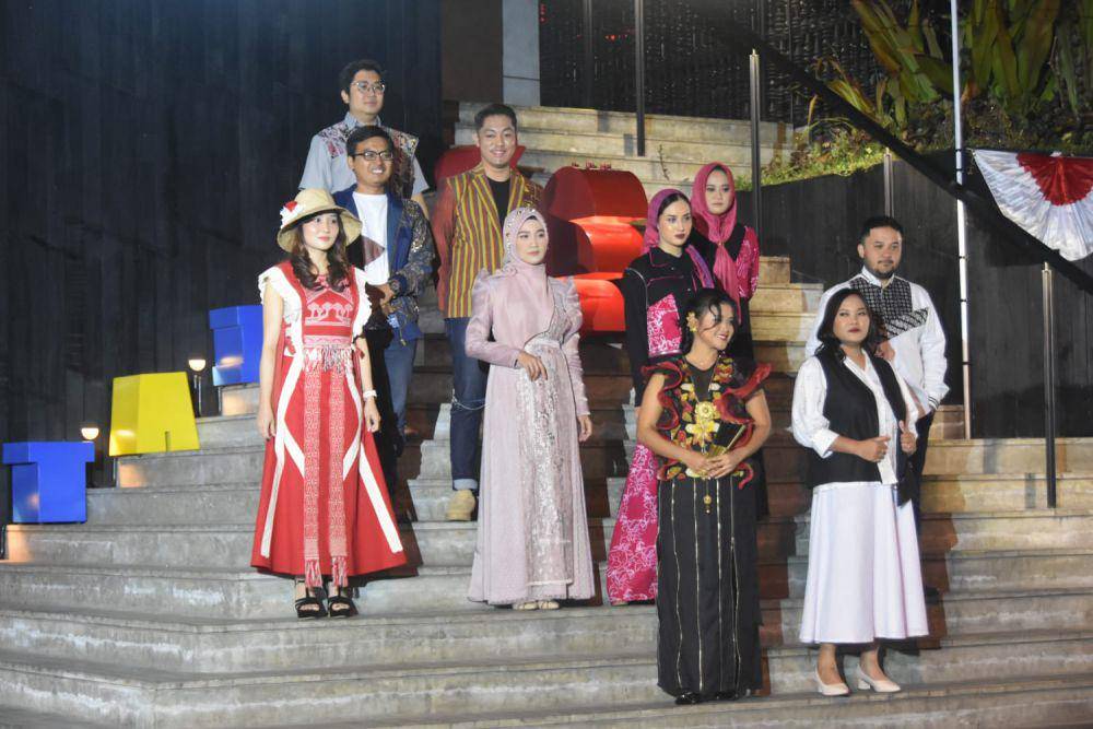 Fesyen karya para desainer dalam gelaran Fashion on The Street Festival Prawirotaman, Sabtu malam (24/8/2024). (Dokumentasi Pemkot Jogja)