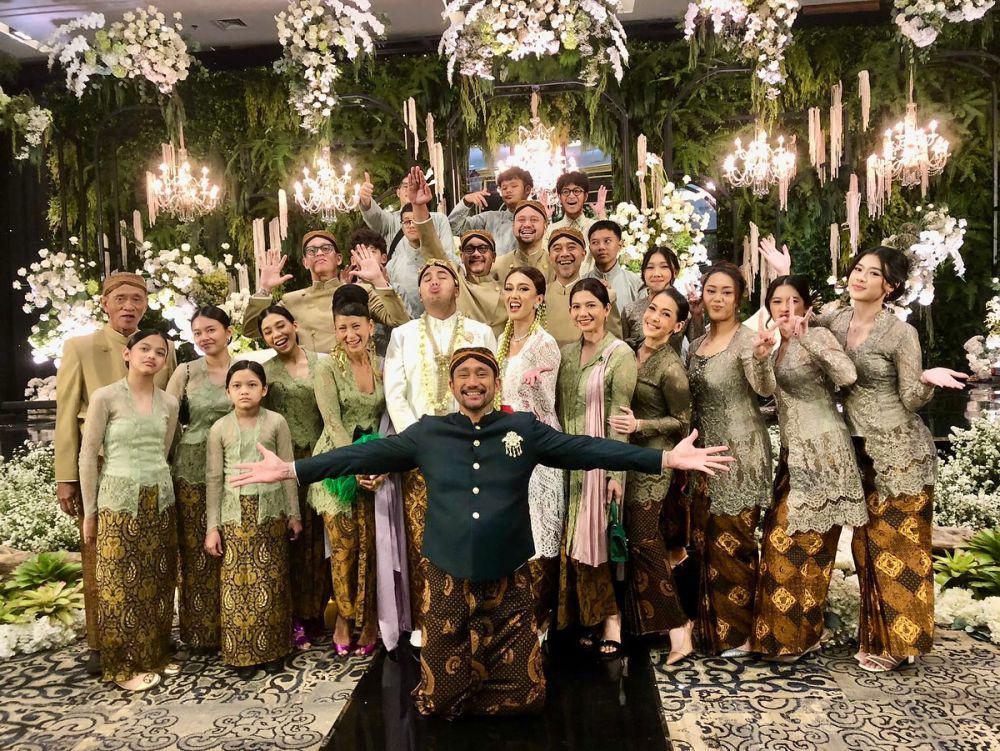 keluarga Sudiro di pernikahan Ivan-Nabila (Instagram.com/t_orasudi_ro)