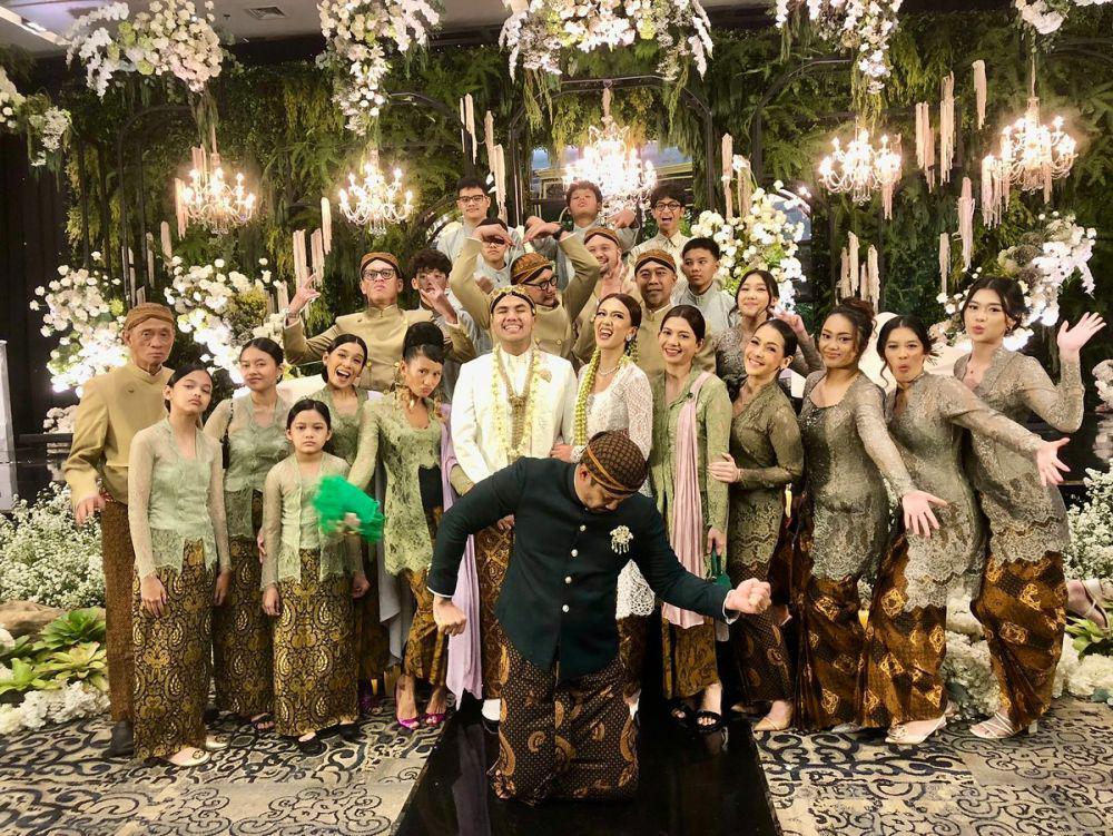 keluarga Sudiro di pernikahan Ivan-Nabila (Instagram.com/t_orasudi_ro)