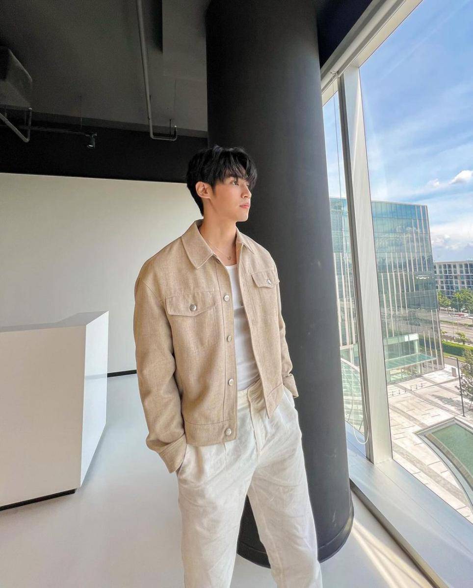 Poom Phuripan (Instagram.com/ poompps)