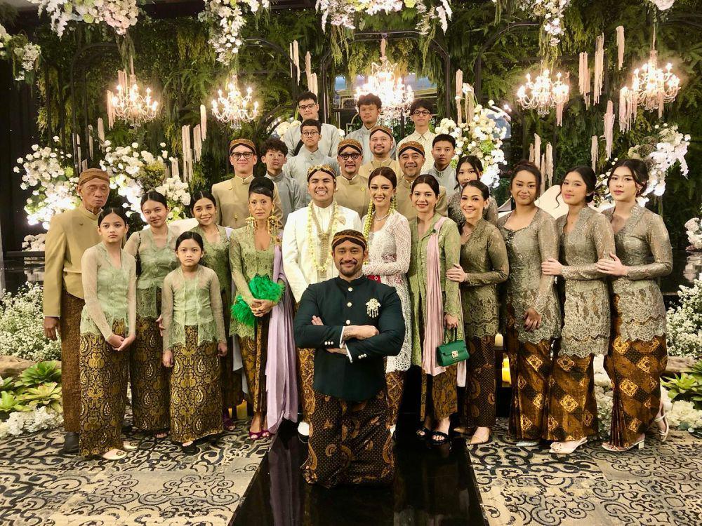 keluarga Sudiro di pernikahan Ivan-Nabila (Instagram.com/t_orasudi_ro)