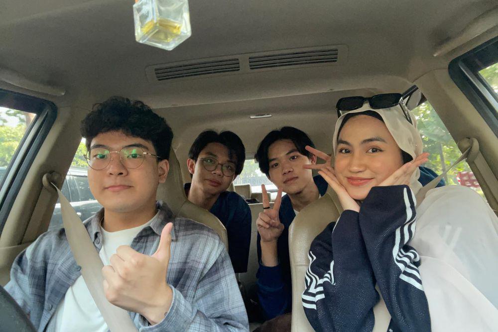 potret ulang tahun Xaviera bareng peserta Clash of Champions (instagram.com/xavieraaputri)