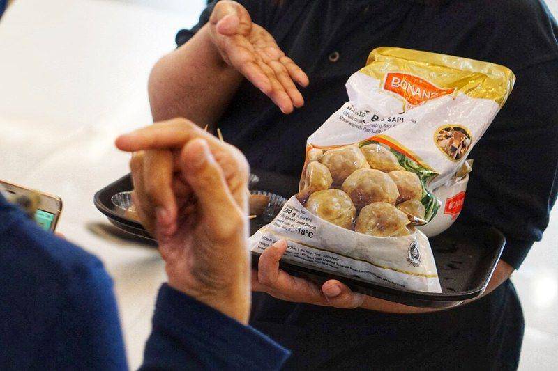ilustrasi bakso sapi kemasan (flickr.com/Yoanna Fayza Andriana)