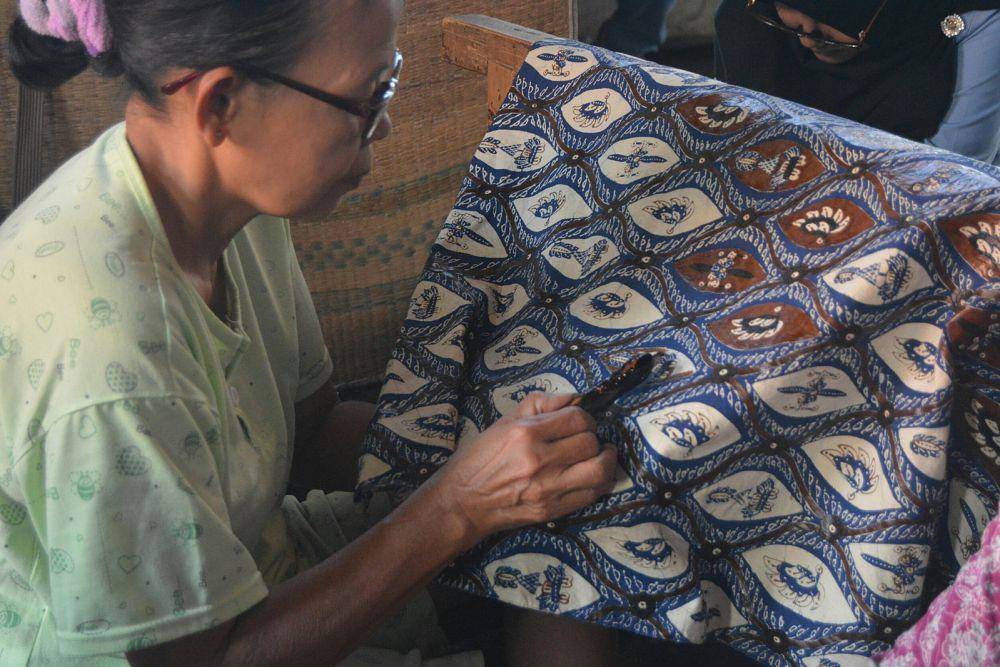 ilustrasi pengrajin batik (commons.wikimedia.org/Clarasaragih)