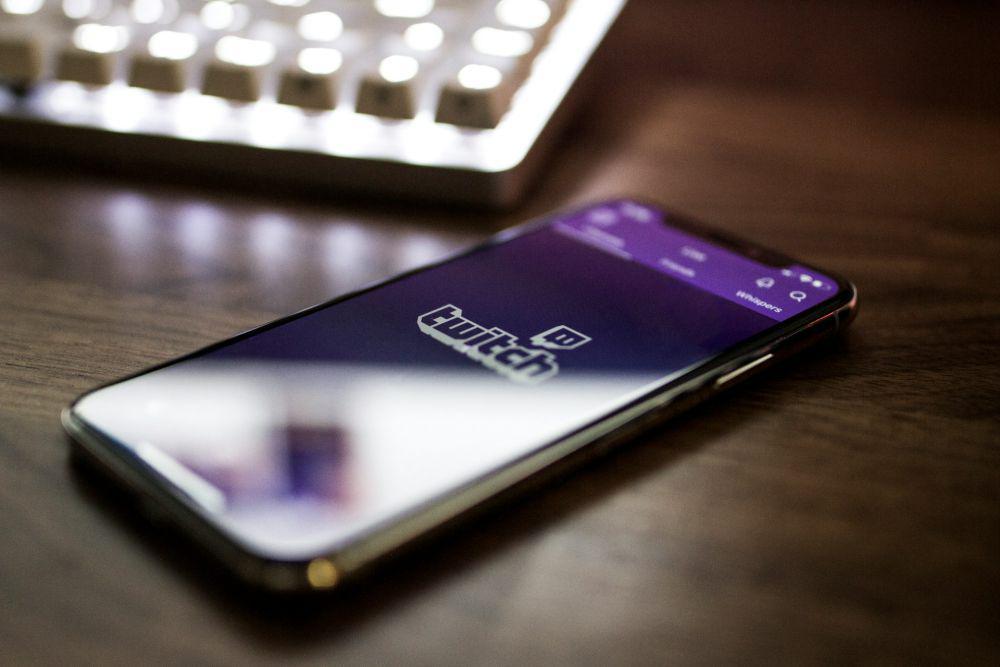 ilustrasi platform live streaming (unsplash.com/casparrubin)