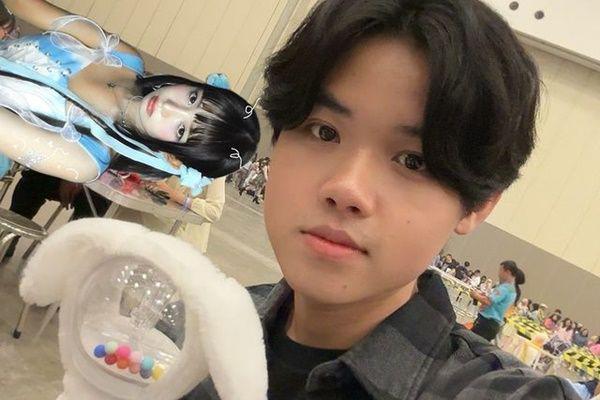 7 Potret Sandy Clash of Champions Nonton Konser IVE di Jakarta