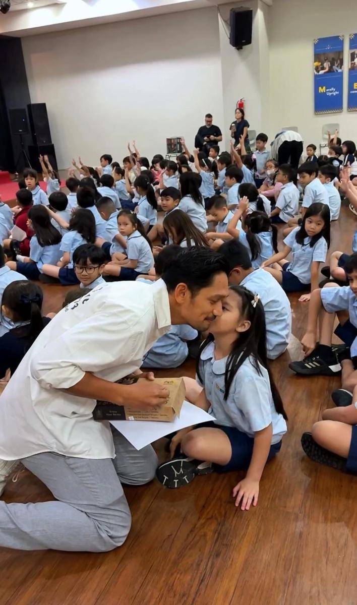 potret Ibnu Jamil jadi guest star di sekolah Yaya anak sambungnya (instagram.com/ibnujamilo)
