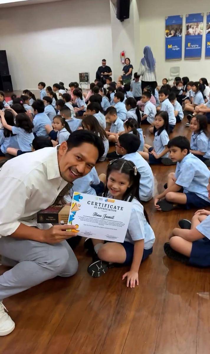 potret Ibnu Jamil jadi guest star di sekolah Yaya anak sambungnya (instagram.com/ibnujamilo)