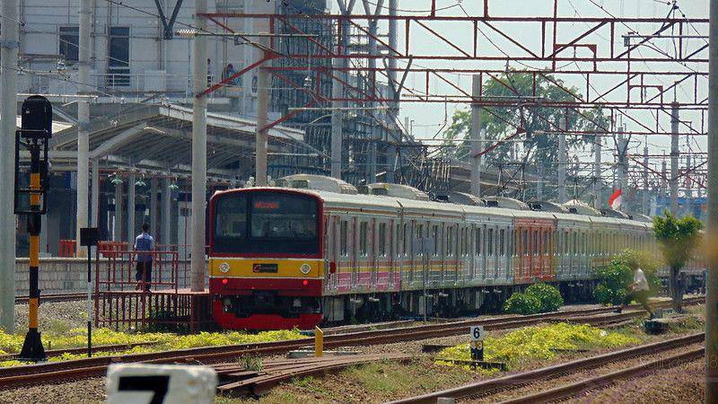 potret KRL di Stasiun Cikarang (flickr.com/Hardi Cikarang)