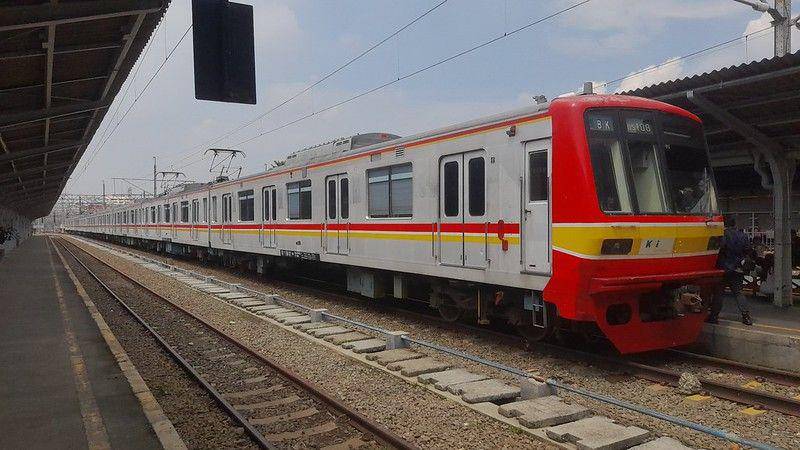 potret KRL di Stasiun Jakarta Kota (flickr.com/Vincentius Jonathan Tendean)